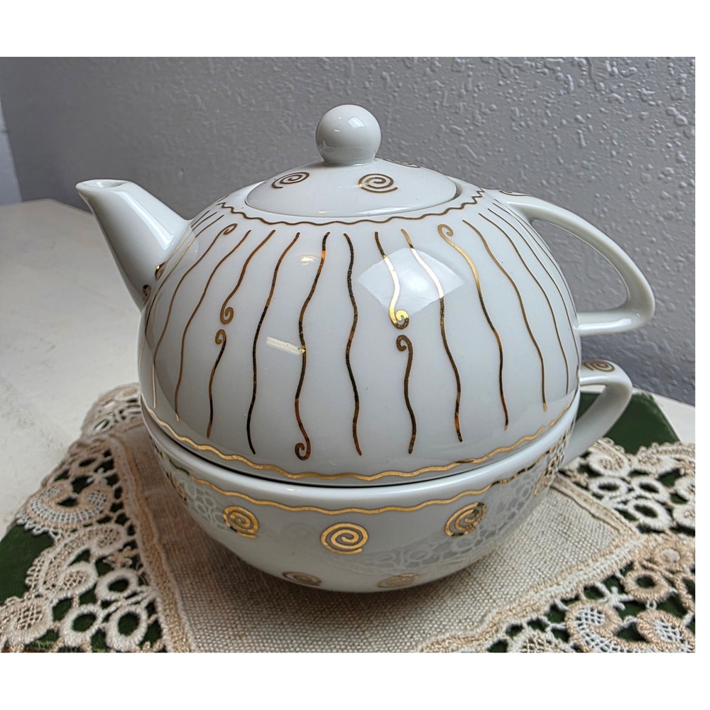 Pottery‎ Barn 'Nile' White Porcelain Tea-For-1 Gold Wavy Line & Spiral Pot & Cup